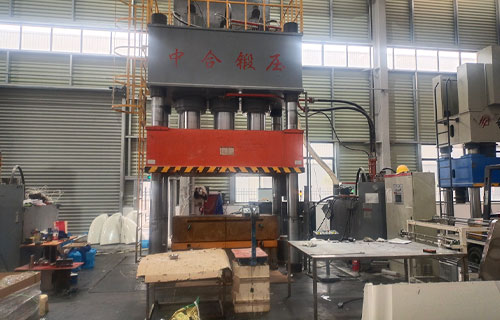 1500吨汽车导流罩成型液压机